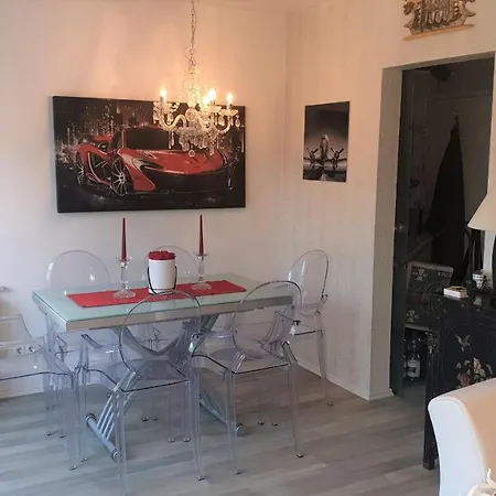 Luxusferienhaus, Stylisch, Modern, Schick Mit Garten, Kamin Und 2 Schlafzimmern, 3 Wc *
