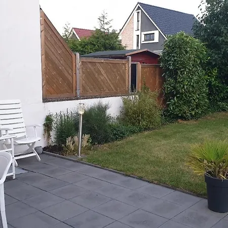 Luxusferienhaus, Stylisch, Modern, Schick Mit Garten, Kamin Und 2 Schlafzimmern, 3 Wc Сasa de vacaciones *