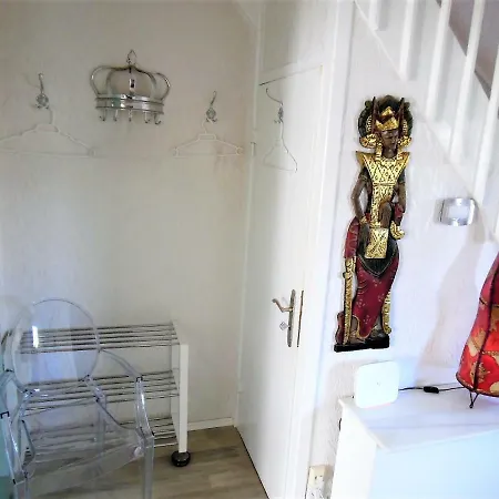 Luxusferienhaus, Stylisch, Modern, Schick Mit Garten, Kamin Und 2 Schlafzimmern, 3 Wc *