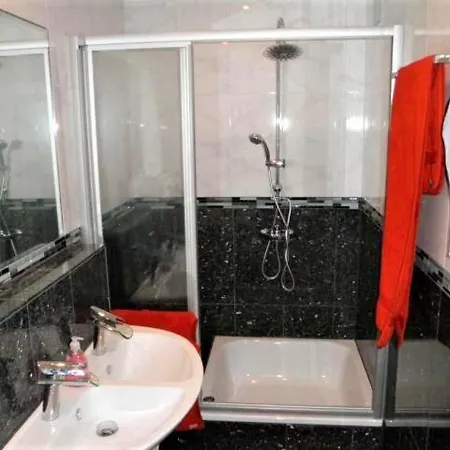 Luxusferienhaus, Stylisch, Modern, Schick Mit Garten, Kamin Und 2 Schlafzimmern, 3 Wc *