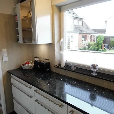Luxusferienhaus, Stylisch, Modern, Schick Mit Garten, Kamin Und 2 Schlafzimmern, 3 Wc *